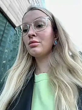 Teya moon  online show from January 4, 2025, 10:38 am