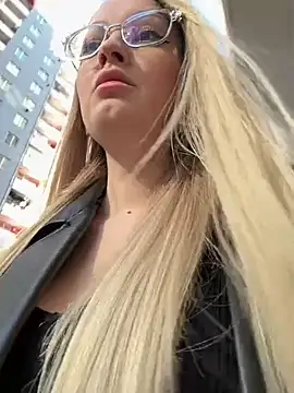 Teya moon  online show from February 15, 2025, 11:50 am