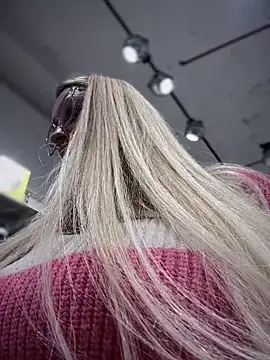 Teya moon  online show from February 19, 2025, 12:11 pm