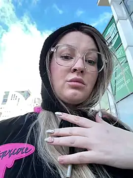 Teya moon  online show from January 14, 2026, 11:05 am