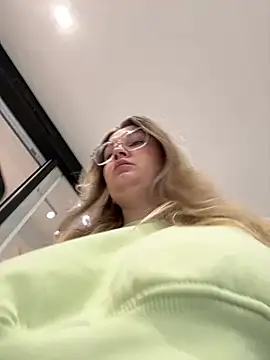 Teya moon  online show from February 9, 2026, 4:00 pm