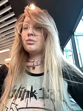 Teya moon  online show from March 12, 2026, 2:34 pm