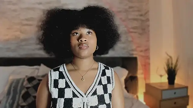 Snapshot of Anneth__M chatting on November 5, 2025, 7:36 pm Anneth M online show from November 5, 2025, 7:36 pm