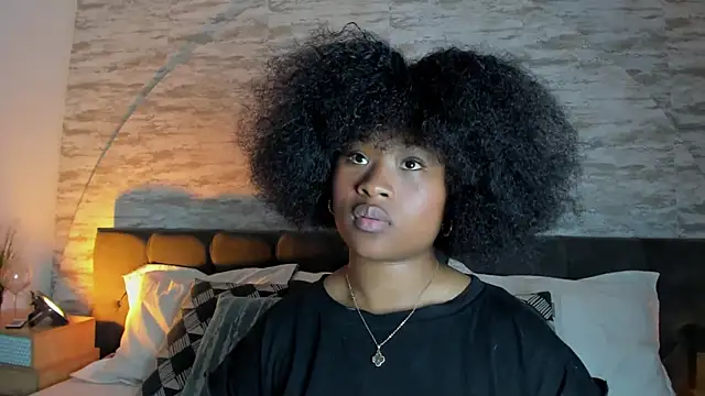 Snapshot of Anneth__M chatting on December 2, 2025, 7:42 pm Anneth M online show from December 2, 2025, 7:42 pm