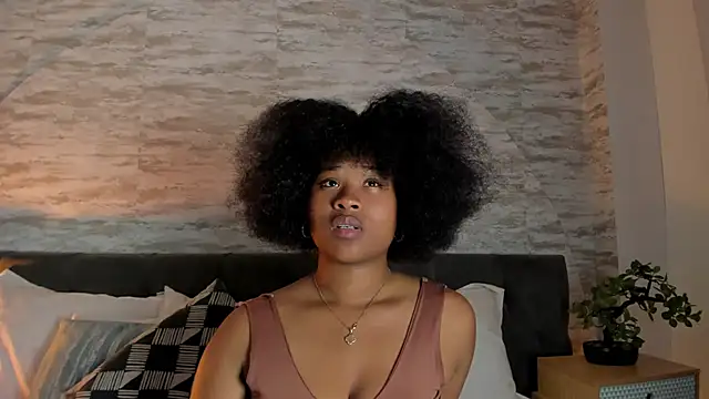 Snapshot of Anneth__M chatting on December 4, 2025, 7:44 pm Anneth M online show from December 4, 2025, 7:44 pm