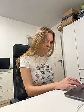 Ketitull online show from April 1, 2026, 1:41 pm