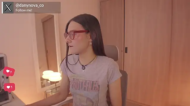 Snapshot of DanyNova_Co chatting on February 4, 2026, 8:03 pm DanyNova Co online show from February 4, 2026, 8:03 pm