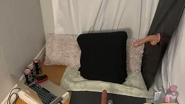 Snapshot of IvyWylde chatting on October 26, 2025, 8:26 pm IvyWylde online show from October 26, 2025, 8:26 pm