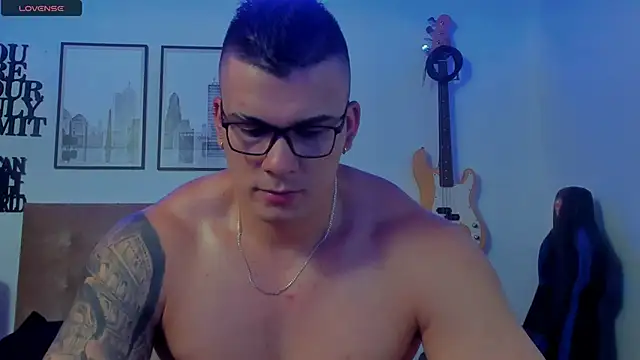 seancarreraa online show from October 7, 2025, 3:25 am