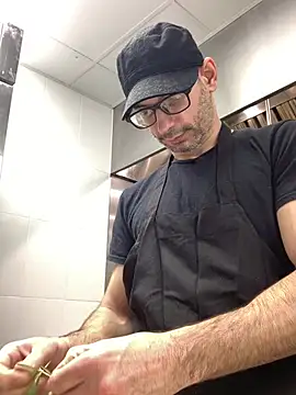 hailzeffn online show from March 18, 2026, 1:47 pm