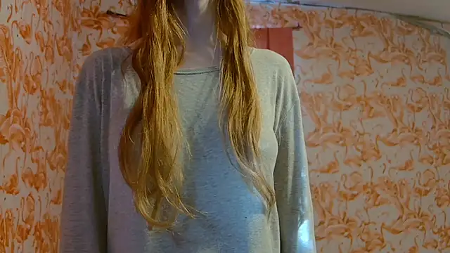 strawberrysmoothie online show from November 4, 2025, 8:41 pm