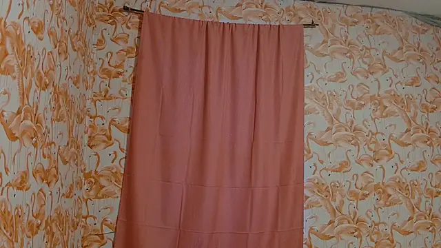 strawberrysmoothie online show from February 18, 2026, 10:39 pm