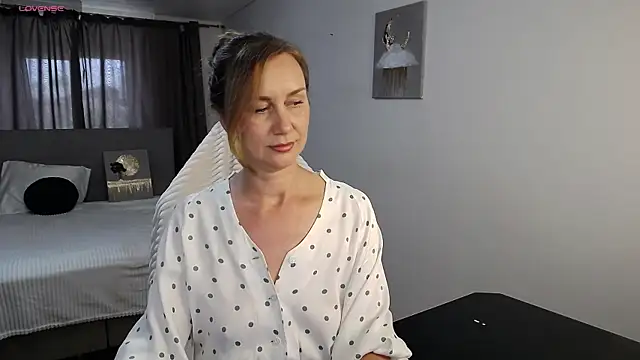 Vanessa Nowak online show from May 20, 2026, 11:49 am