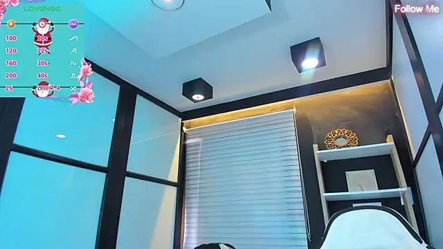 Agathaargent  online show from December 12, 2024, 1:28 pm