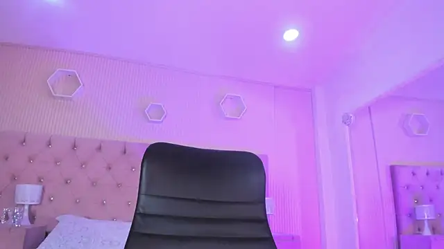 Agathaargent  online show from November 12, 2025, 4:35 am