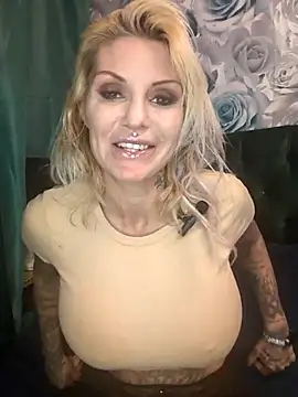 Ninasweden online show from December 17, 2025, 9:10 pm