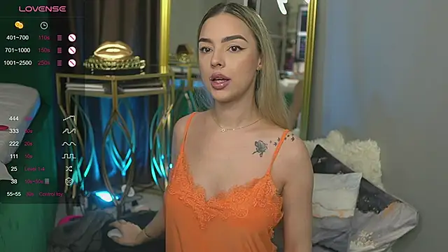 Snapshot of ScarletColes chatting on January 21, 2025, 11:34 pm ScarletColes online show from January 21, 2025, 11:34 pm