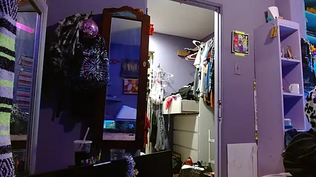 watermellonpussy online show from February 9, 2026, 7:23 am