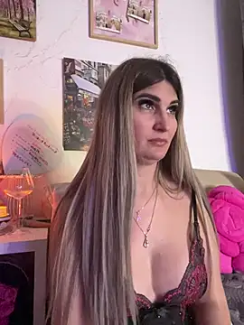 EvelynFrances online show from February 19, 2025, 6:54 pm