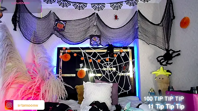 Snapshot of Moon_Water__ chatting on November 5, 2025, 10:04 am Moon Water online show from November 5, 2025, 10:04 am