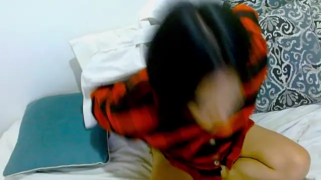 Snapshot of samanta_r_ chatting on December 18, 2024, 2:32 am samanta r online show from December 18, 2024, 2:32 am