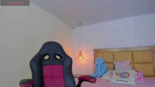 LARSONMIA online show from March 10, 2025, 12:15 pm