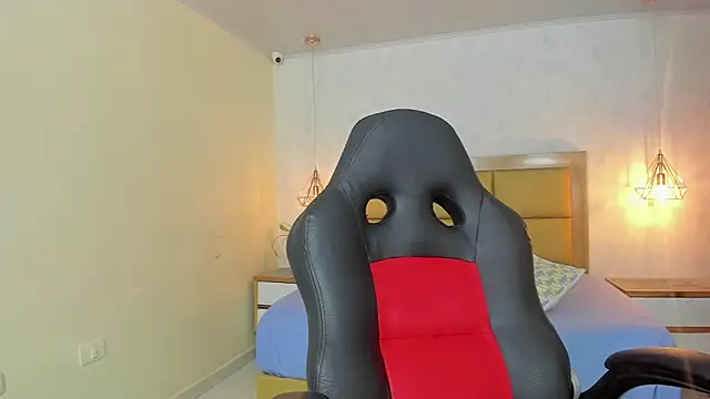 LARSONMIA online show from September 19, 2025, 12:17 pm