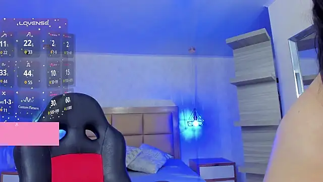 LARSONMIA online show from October 7, 2025, 12:13 pm