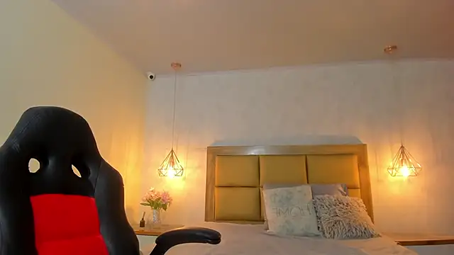 LARSONMIA online show from October 15, 2025, 12:16 pm