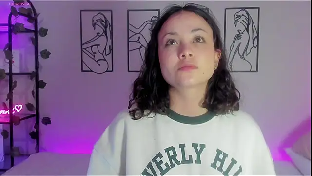 Megan Rodrigo online show from February 9, 2025, 3:11 am