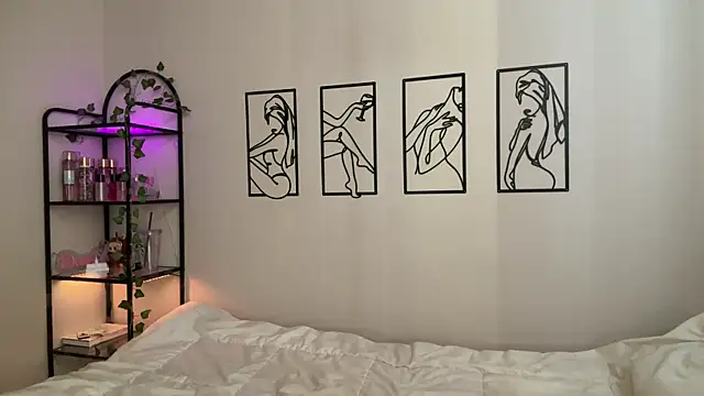 Megan Rodrigo online show from November 12, 2025, 7:24 pm