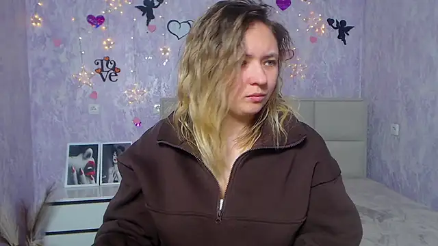 SallyVerda online show from February 21, 2025, 9:54 pm