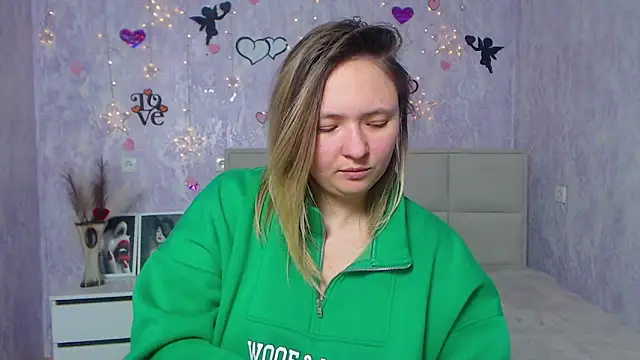 SallyVerda online show from February 24, 2025, 9:52 pm