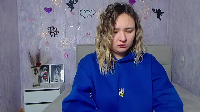 SallyVerda online show from February 26, 2025, 6:54 pm