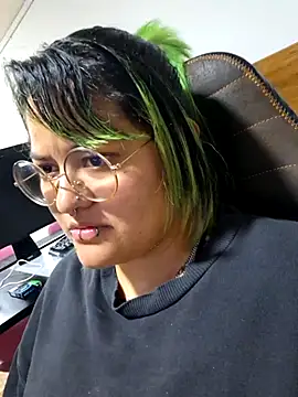 lucky-leah online show from November 8, 2025, 3:39 am