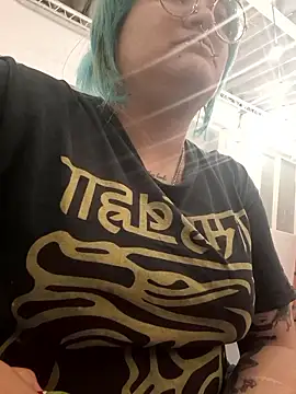 lucky-leah online show from January 11, 2026, 3:33 am