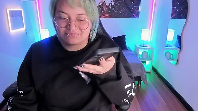 Snapshot of lucky-leah chatting on January 17, 2026, 3:33 am lucky-leah online show from January 17, 2026, 3:33 am