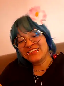 Snapshot of lucky-leah chatting on February 7, 2026, 3:32 am lucky-leah online show from February 7, 2026, 3:32 am