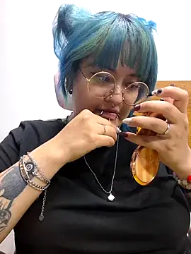 Snapshot of lucky-leah chatting on February 19, 2026, 4:19 am lucky-leah online show from February 19, 2026, 4:19 am