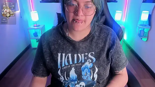 Snapshot of lucky-leah chatting on February 21, 2026, 4:35 am lucky-leah online show from February 21, 2026, 4:35 am