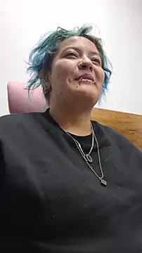 Snapshot of lucky-leah chatting on February 22, 2026, 3:40 am lucky-leah online show from February 22, 2026, 3:40 am