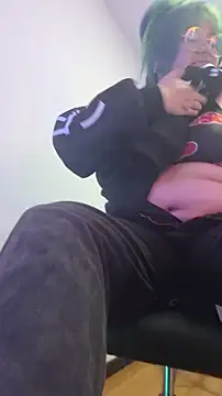 Snapshot of lucky-leah chatting on February 27, 2026, 3:28 am lucky-leah online show from February 27, 2026, 3:28 am