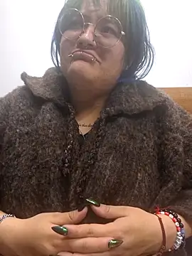 Snapshot of lucky-leah chatting on March 1, 2026, 3:08 am lucky-leah online show from March 1, 2026, 3:08 am