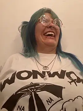 Snapshot of lucky-leah chatting on March 3, 2026, 3:34 am lucky-leah online show from March 3, 2026, 3:34 am