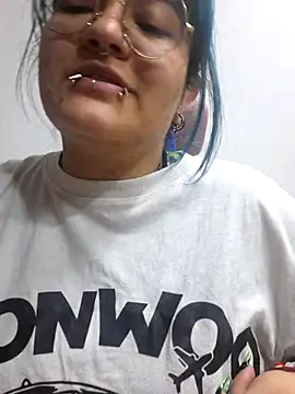 lucky-leah online show from May 13, 2026, 4:10 am