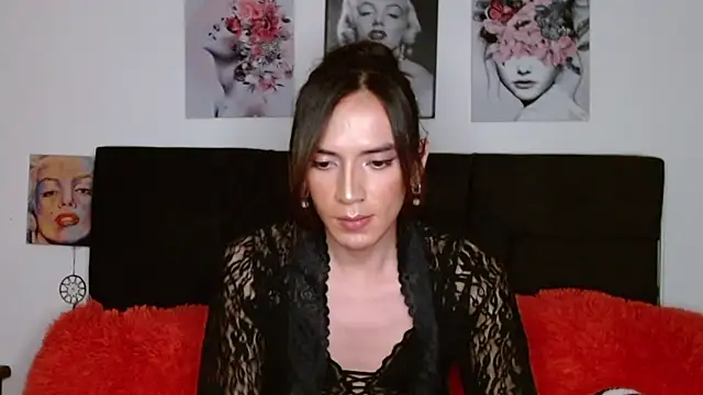 Snapshot of pearllatin chatting on October 3, 2025, 1:24 am pearllatin online show from October 3, 2025, 1:24 am