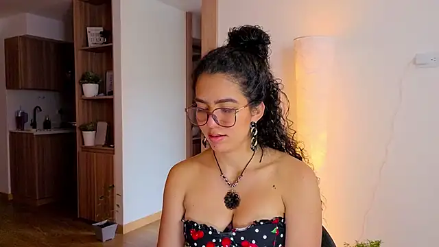 arteverena online show from April 10, 2026, 8:24 pm