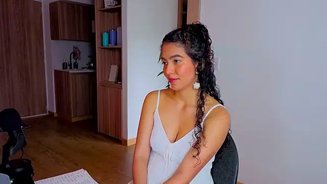 arteverena online show from April 14, 2026, 5:41 pm