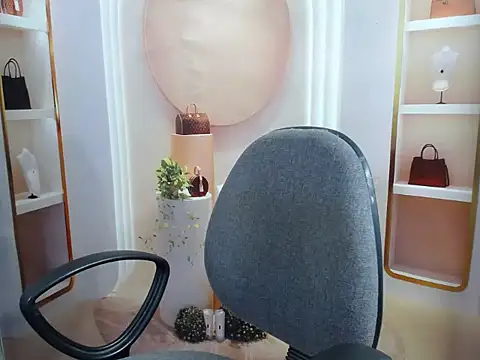 Love bug15 online show from February 4, 2026, 1:00 am