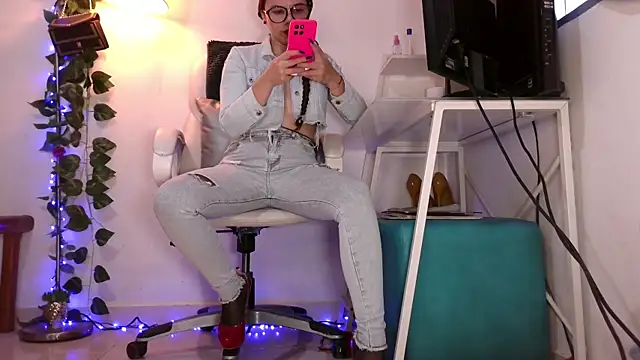 SUZZET 22 online show from March 20, 2026, 2:22 pm